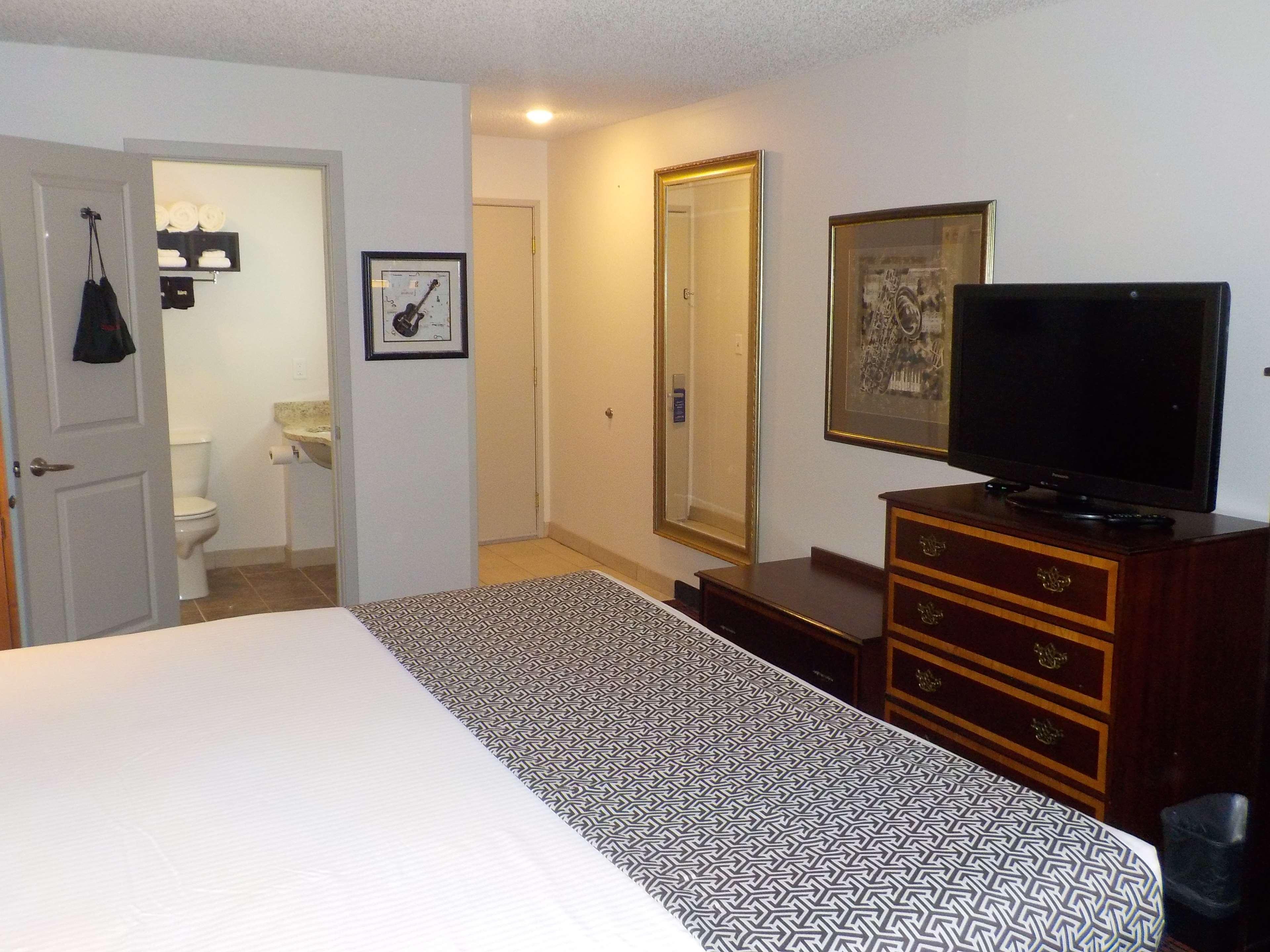Surestay Hotel By Best Western Thomson Exterior photo