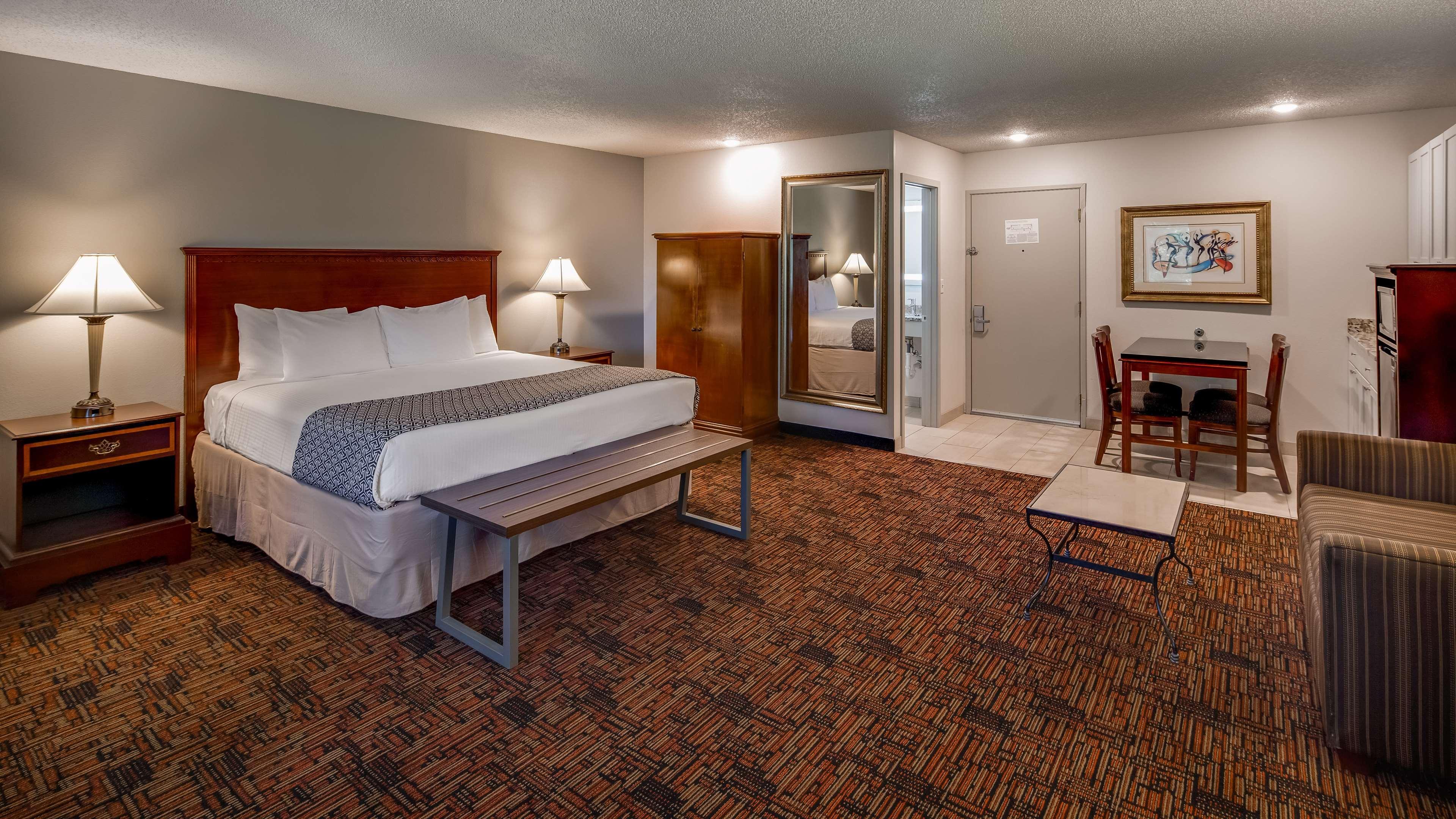 Surestay Hotel By Best Western Thomson Exterior photo